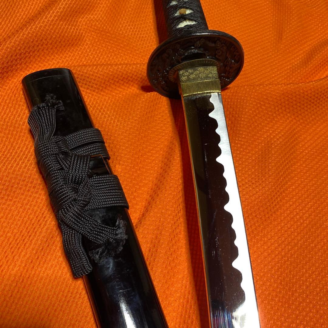 上級模造刀 黒柄 雲龍楕円鍔 菊図柄黒呂鞘