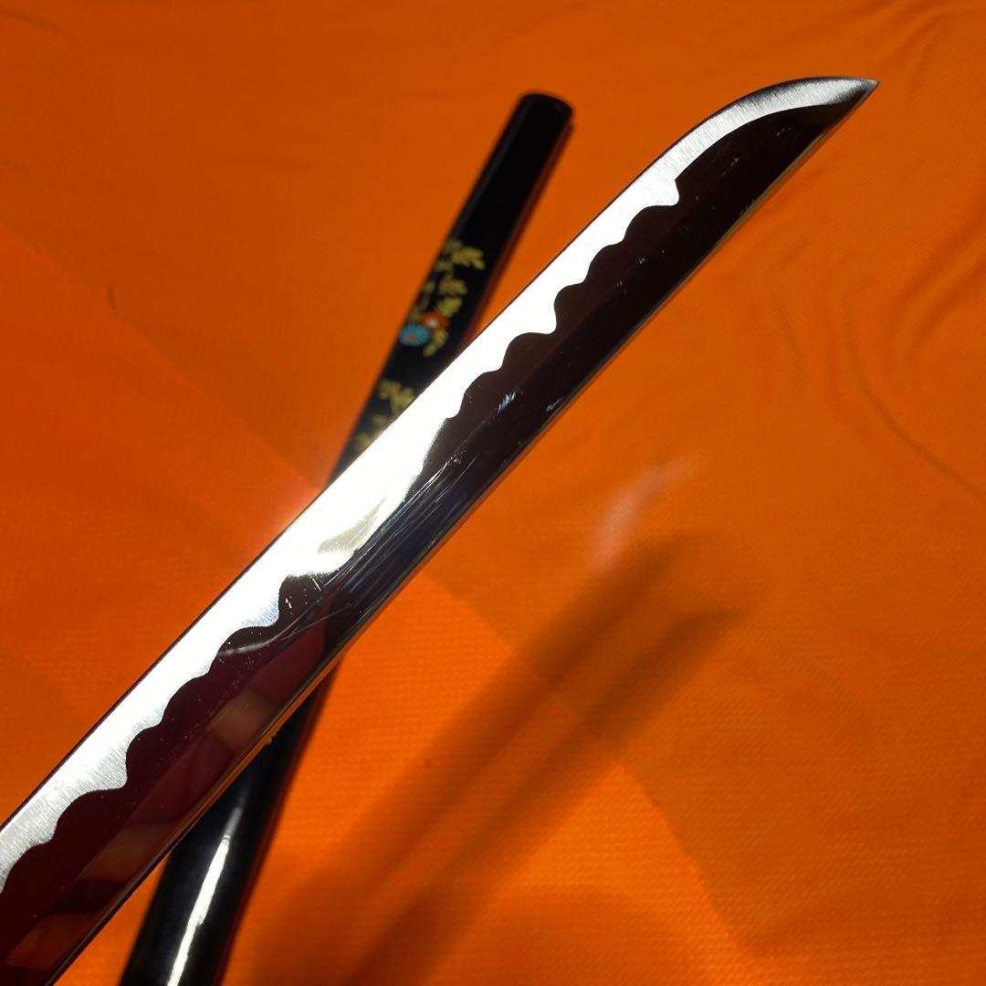 上級模造刀 黒柄 雲龍楕円鍔 菊図柄黒呂鞘