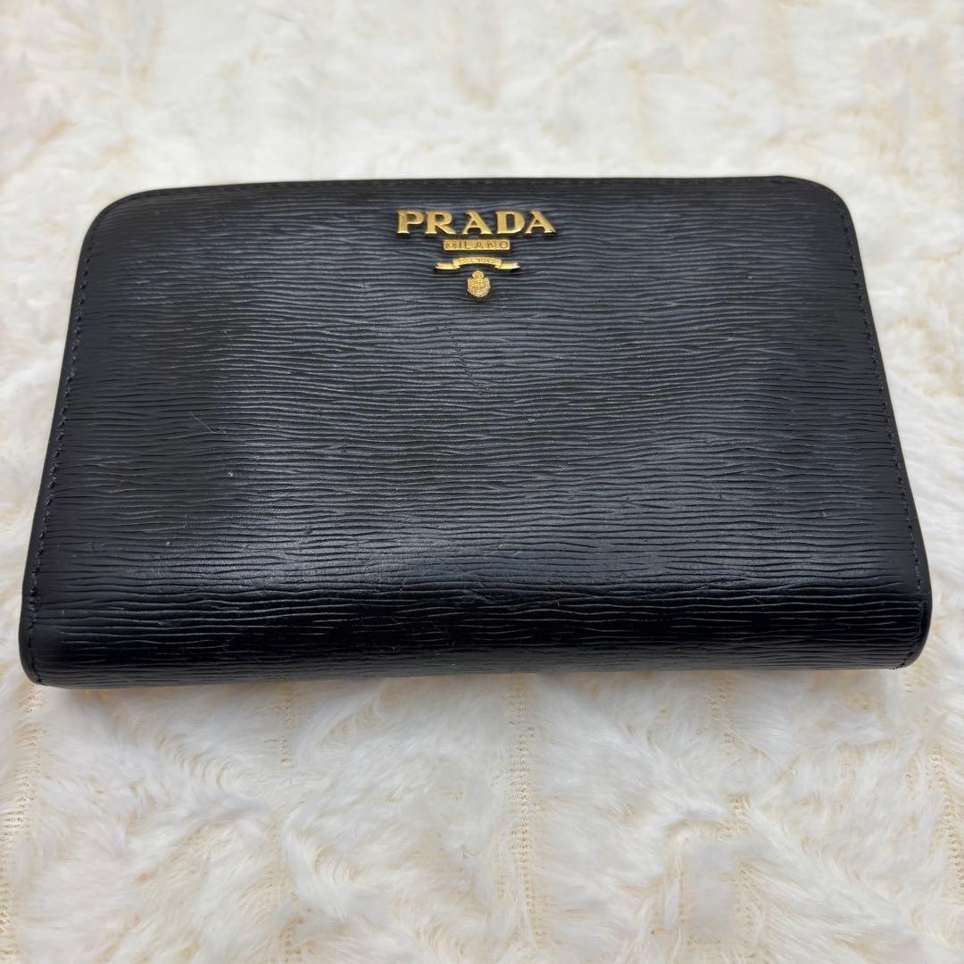 美品　プラダ✨ヴィッテロムーブ　二つ折り　金ロゴ　クロ レザー　L字ファスナー