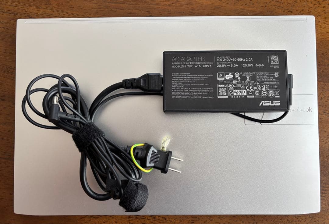 こむ【美品】ASUS Vivobook Pro 15 OLED