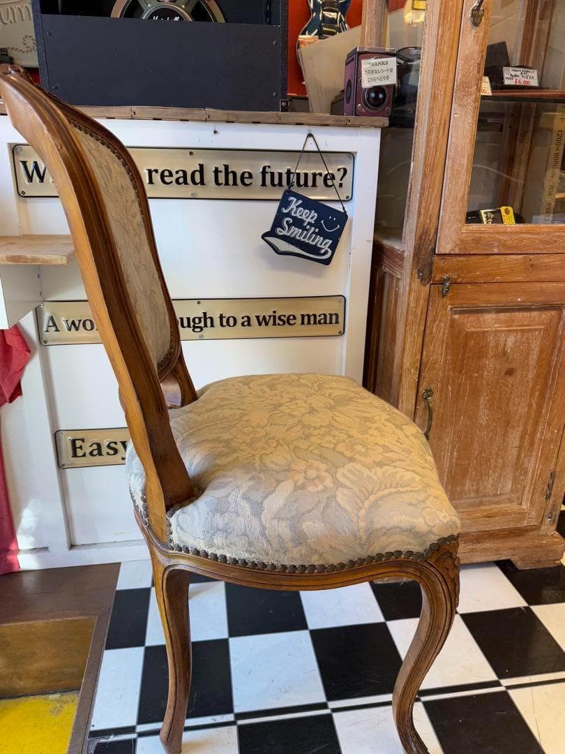 バルーンバックチェア チェア 椅子 アンティーク調　鋲打ち