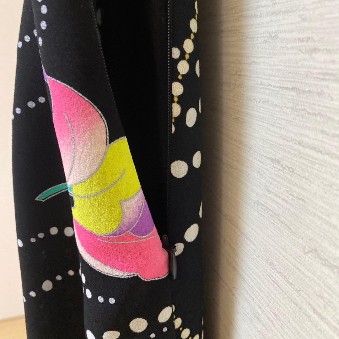 レオナール・黒地に美しい花柄とパールプリント のワンピース４０ ✨最終価格✨