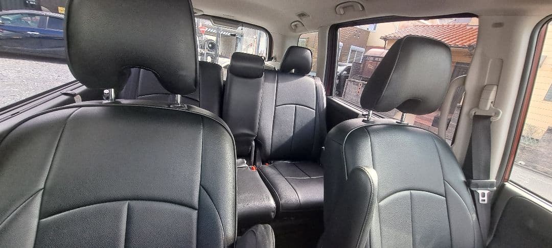 よっちゃんセレナ　C27シートカバー前席USB接続有り　後部テーブル有