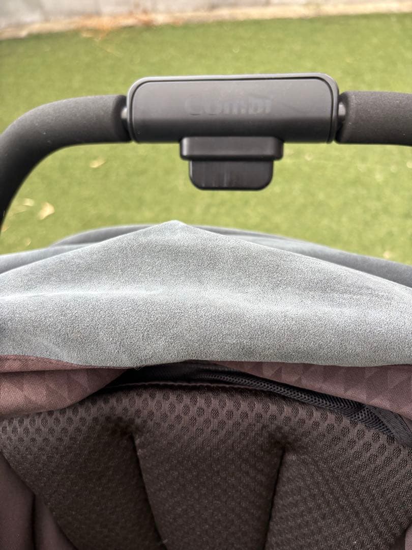 【断捨離中　写真に写ってる物のみ】AttO Combi 折りたたみ式ベビーカー