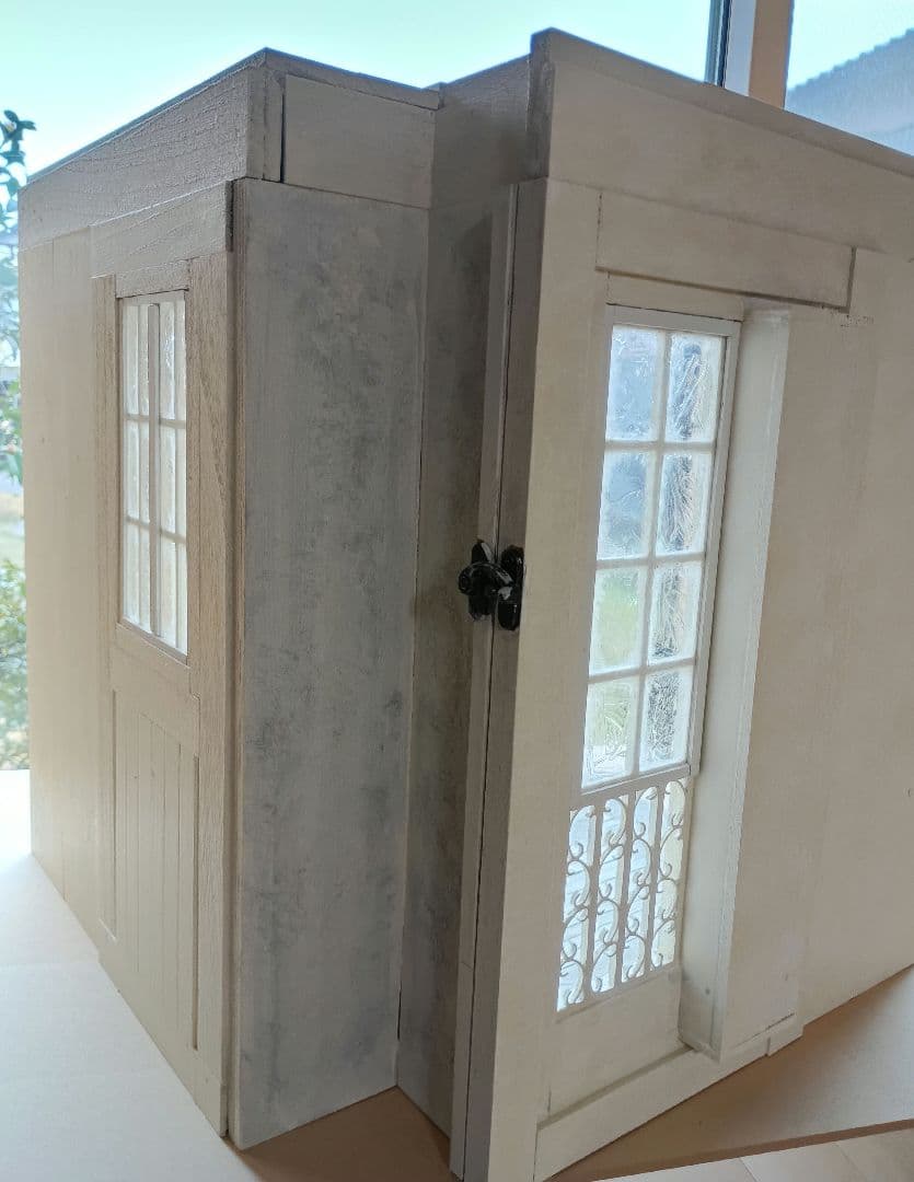 NO.96　組立式: 木製 ドールハウス　背景ボード