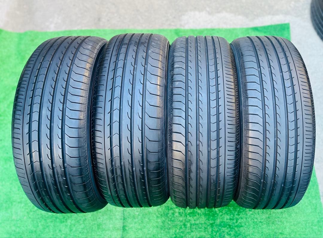 215/55 R17、YOKOHAMA BluEarth-RV03、2024年