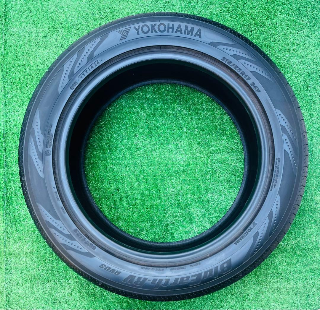 215/55 R17、YOKOHAMA BluEarth-RV03、2024年
