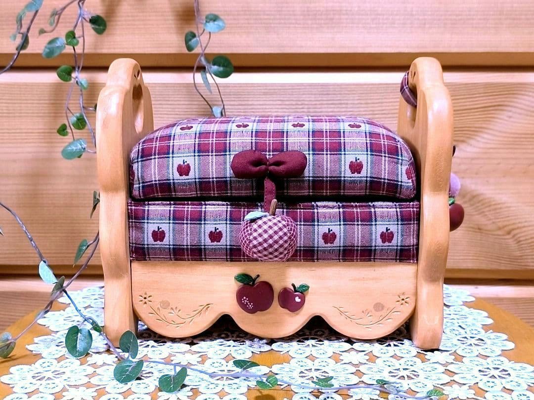 ⭐️アメリカンカントリー雑貨❤オットマンの小物入れ☘️りんご♦ドールベンチにも