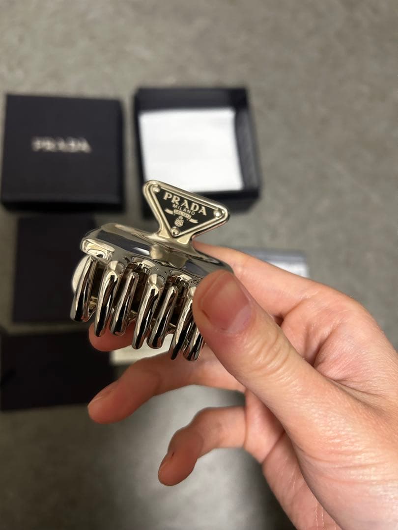 PRADA ヘアクリップ　メタルクリップ
