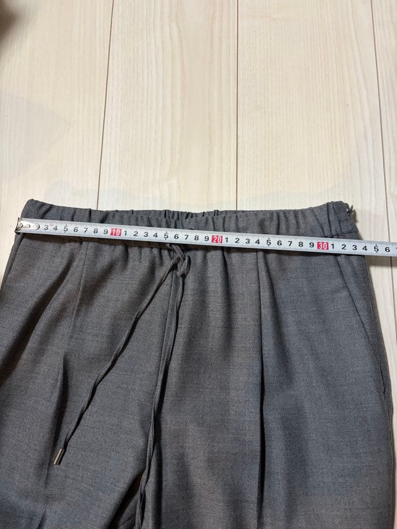 グレー ノーカラー パンツスーツ　greeen label relaxing