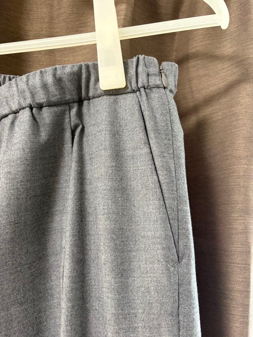 グレー ノーカラー パンツスーツ　greeen label relaxing