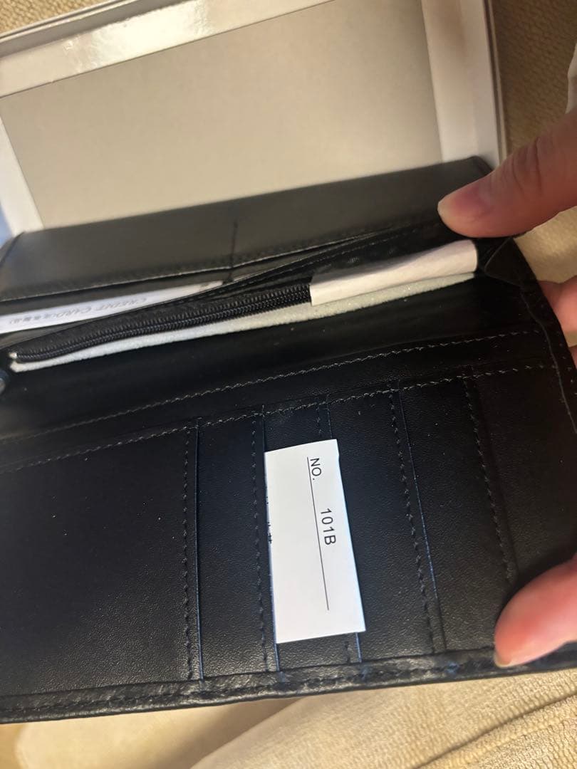 皇居菊紋牛革財布　黒レザー長財布