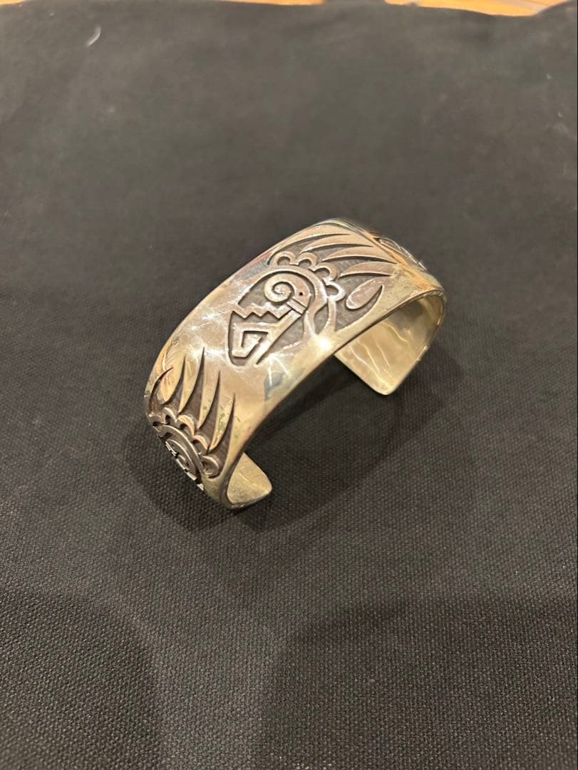 HOPI/ホピ族MitchellSockyma作オーバーレイ ベアパウ バングル