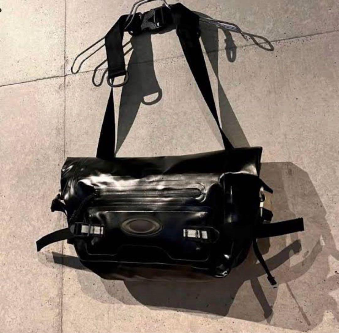 美品00s Y2K OAKLEY オークリー 防水 メッセンジャーバッグ