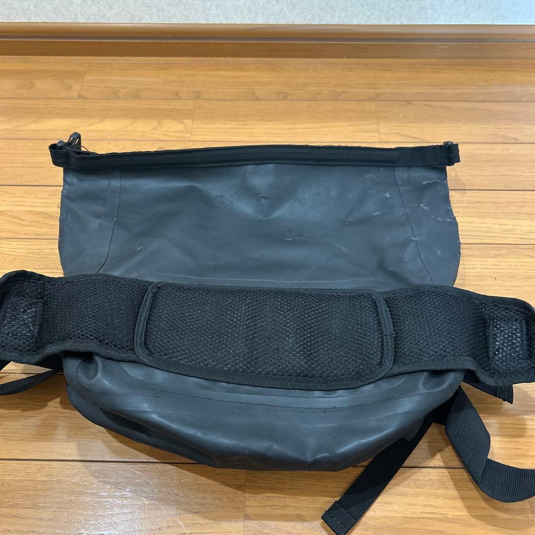 美品00s Y2K OAKLEY オークリー 防水 メッセンジャーバッグ