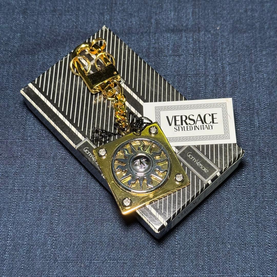 ジャンニ　ヴェルサーチ　キーリング　gianni versace