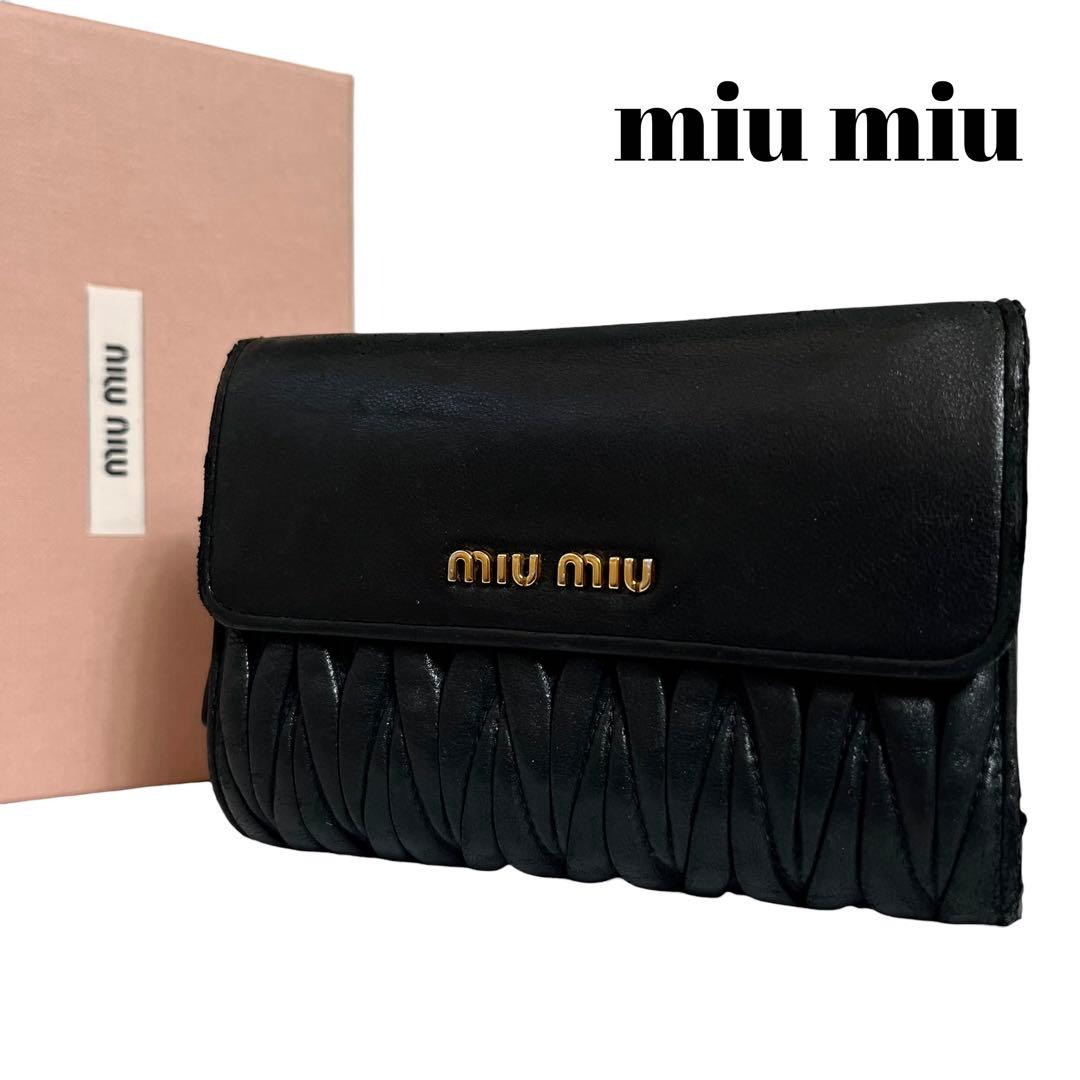 希少✨ミュウミュウ 二つ折り財布 マテラッセ ロゴ金具 レザー ブラック