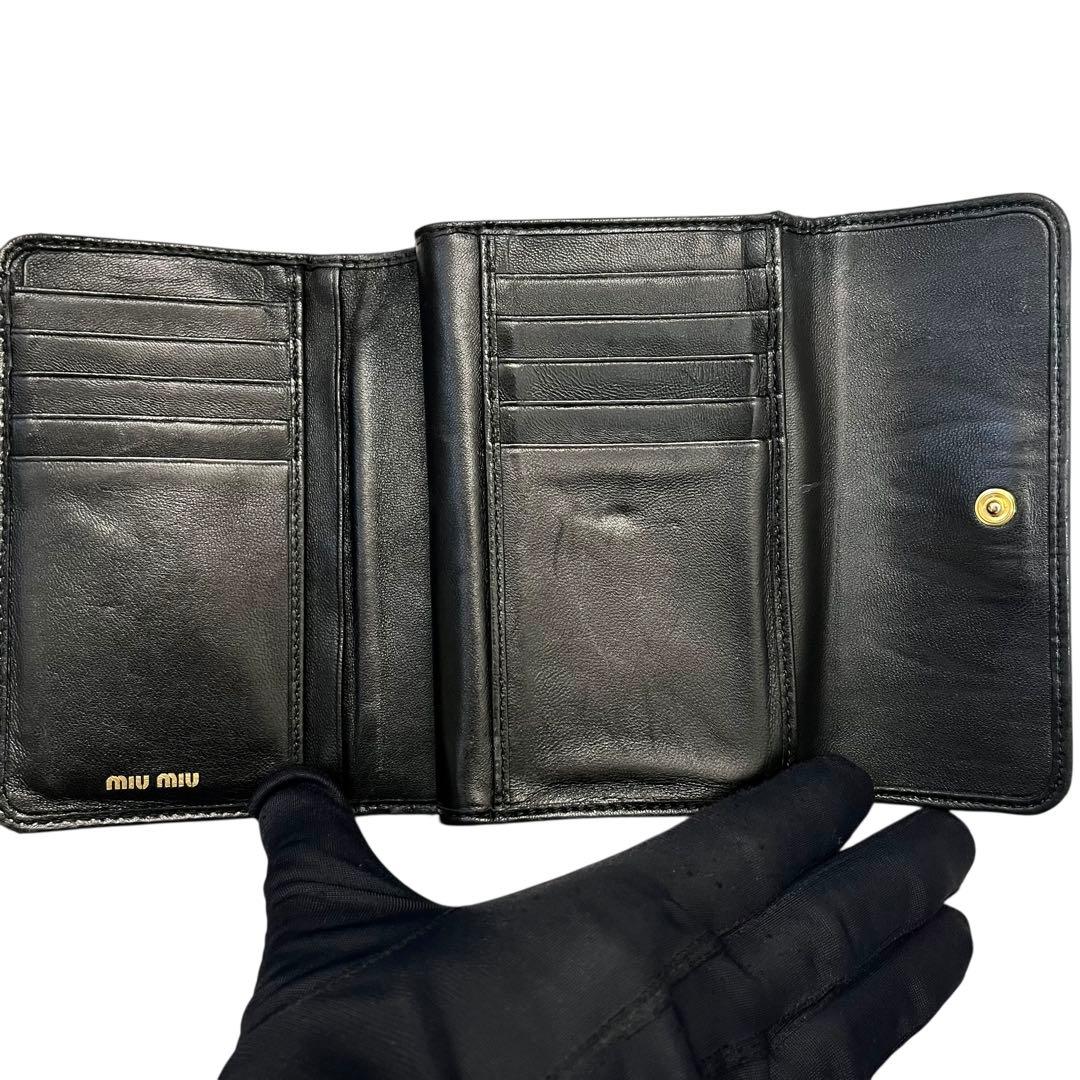 希少✨ミュウミュウ 二つ折り財布 マテラッセ ロゴ金具 レザー ブラック