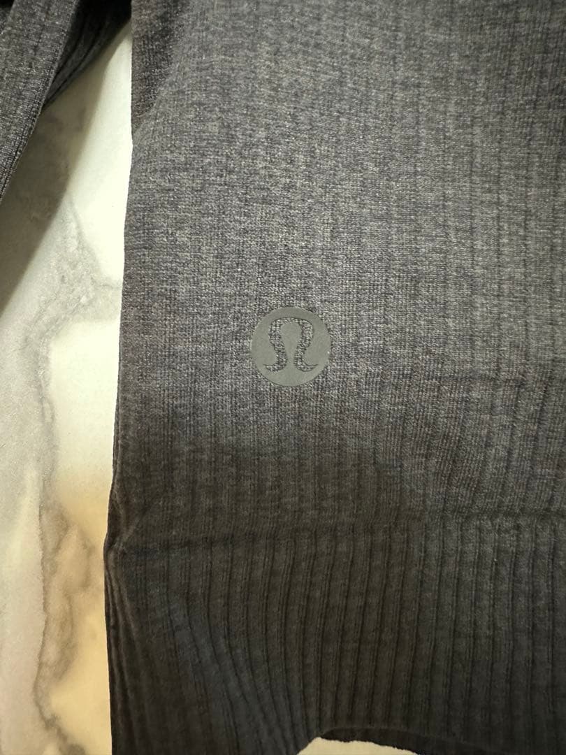 新品 ルルレモン Ebb to Street ヨガ 長袖 一体型ブラ付き 2