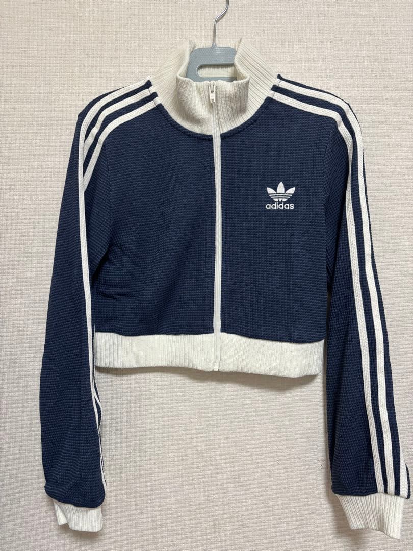 adidas クロップ トラックトップジャージ