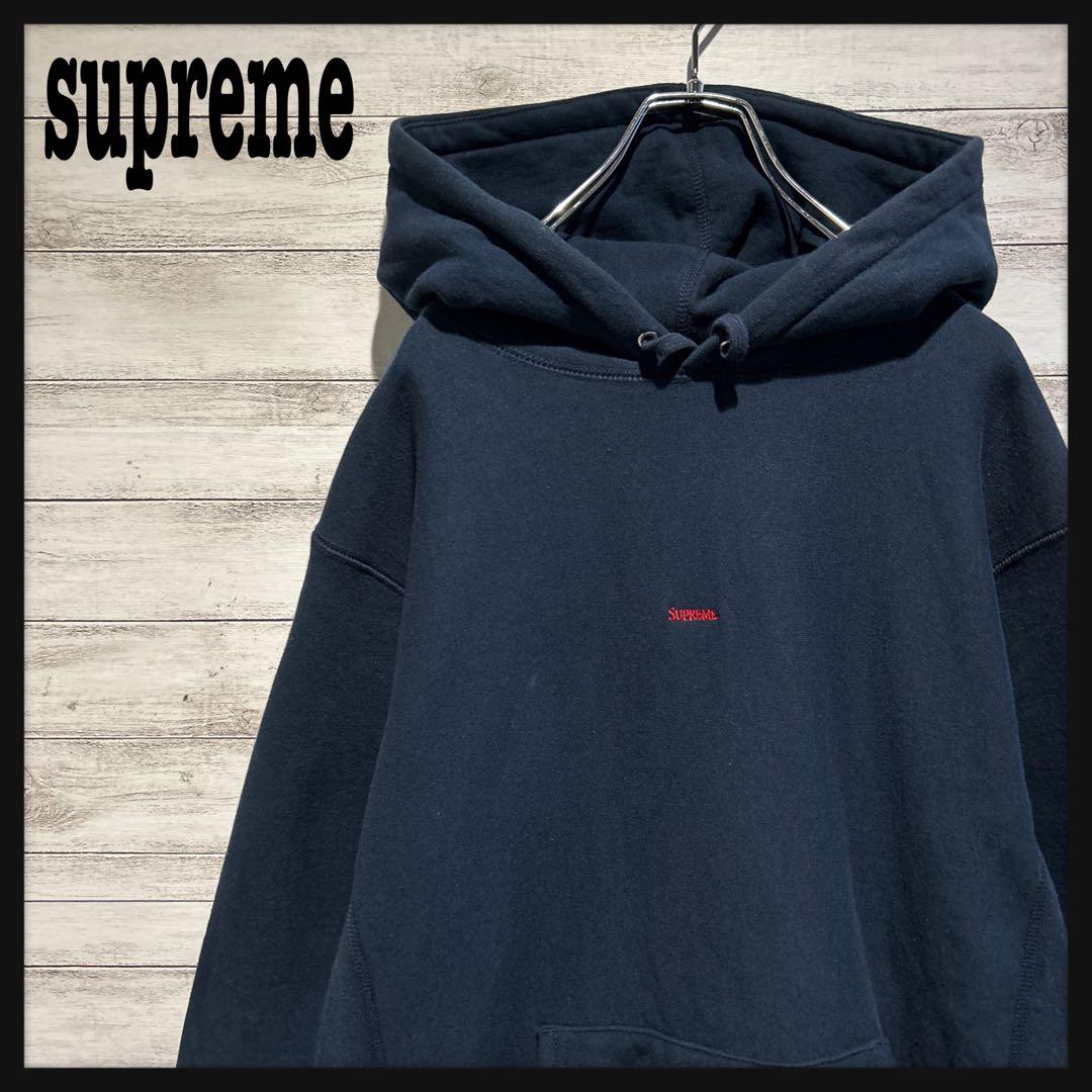 【即完売モデル】シュプリーム☆センタースモール刺繍ロゴ　人気デザイン　パーカー