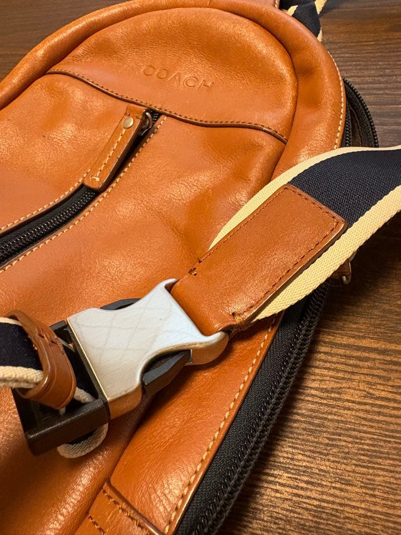 COACH ブラウンレザーボディバッグ