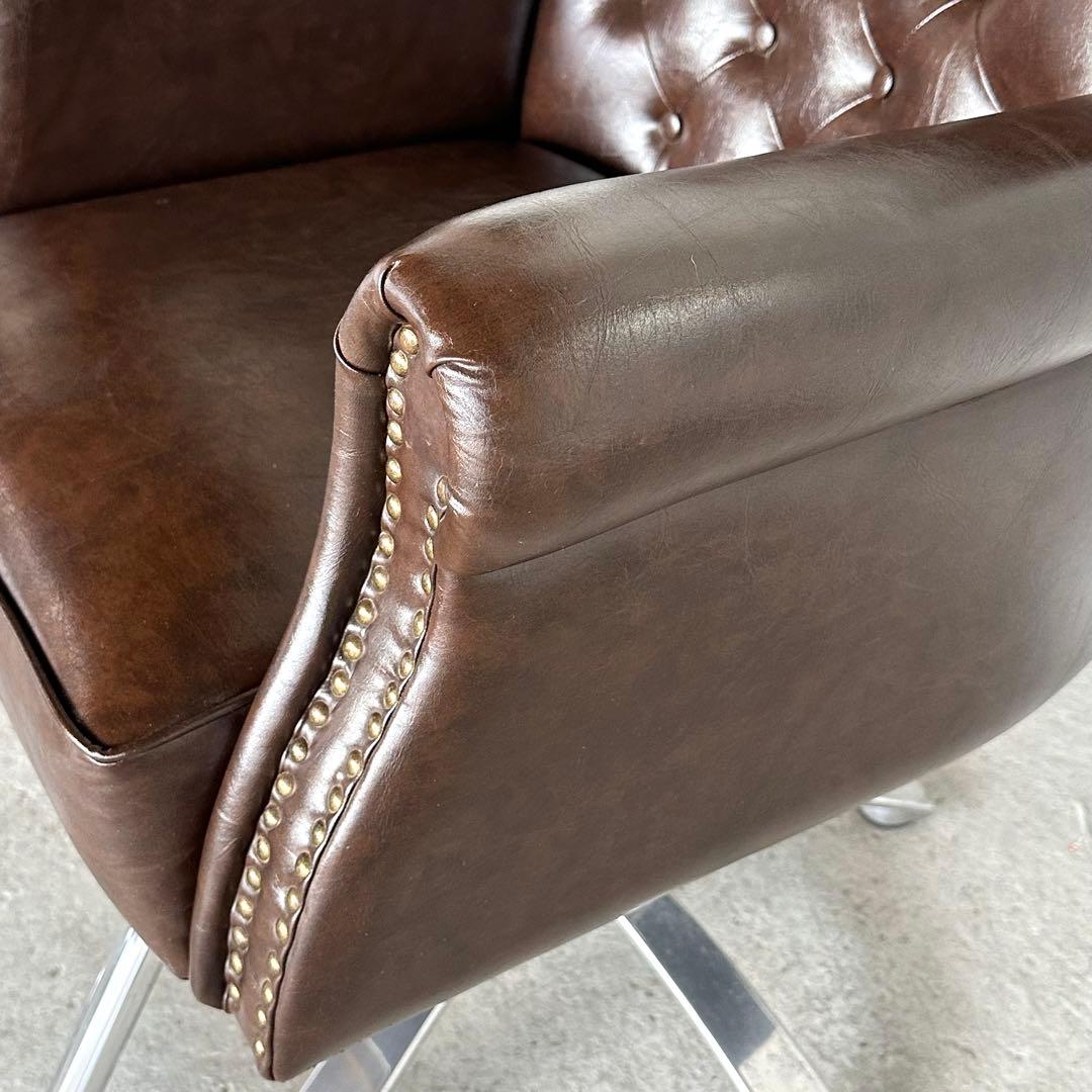 ✦Vintage✦チェスターフィールド／バーバーチェア／昇降式　サロンチェア鉄鋲