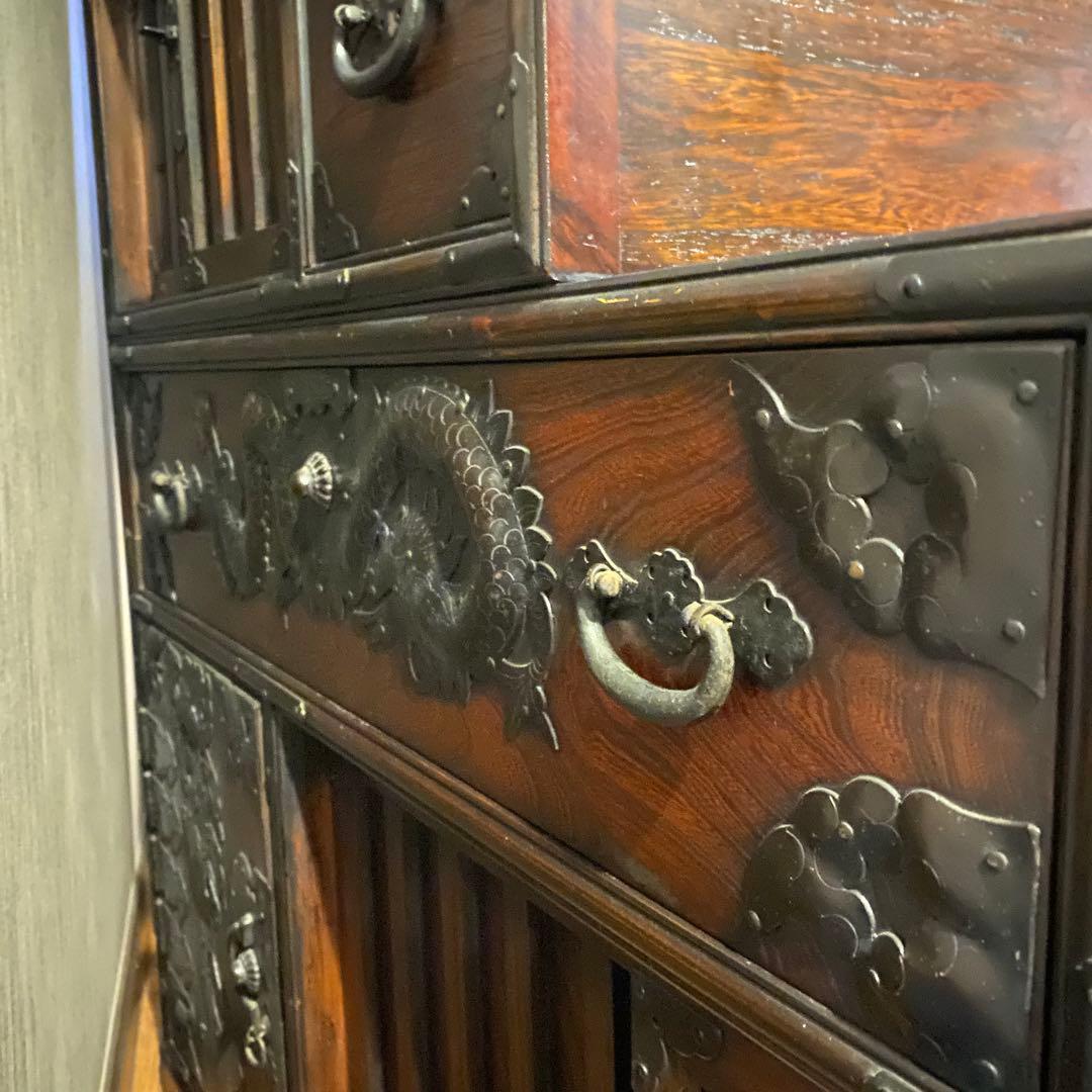 両面使用！木製階段状タンス　アンティーク 龍 両面彫金 引き取り！