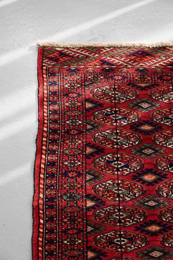 ヴィンテージラグ　トライバルラグ　ラホール産（121×63cm）赤　緑　黒　橙