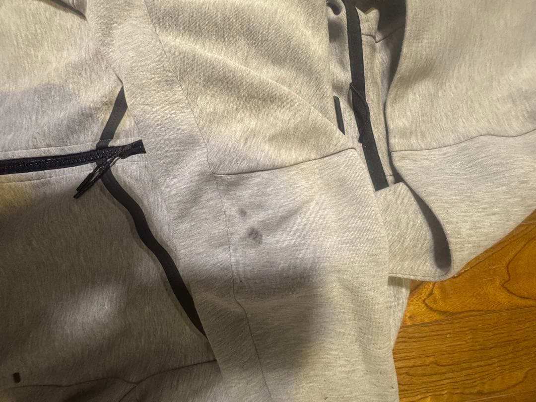 NIKEテックフリースS ルイルイ