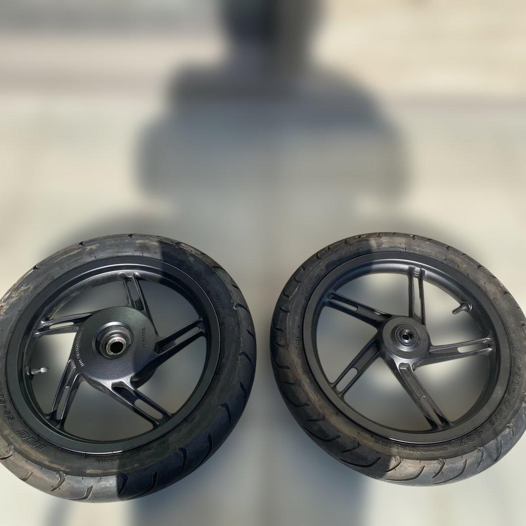 PCX 125の前後タイヤホイールセットVespa 90/90-14 ブラック