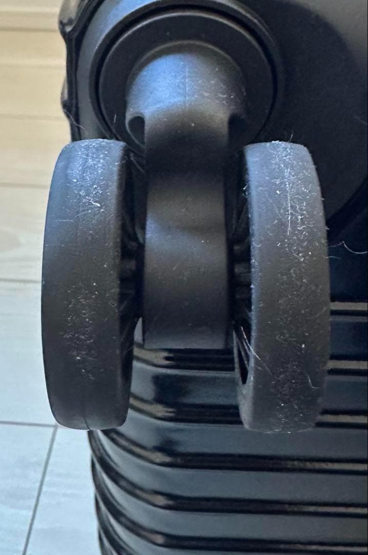 スーツケース　ブラック　スリムタイプ　大型Lサイズ　98L 樹脂製　軽量