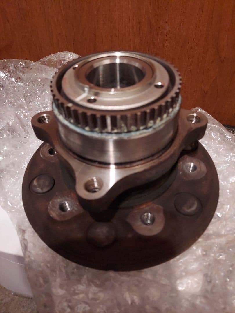 ハイエース200系フロント　ハブベアリング