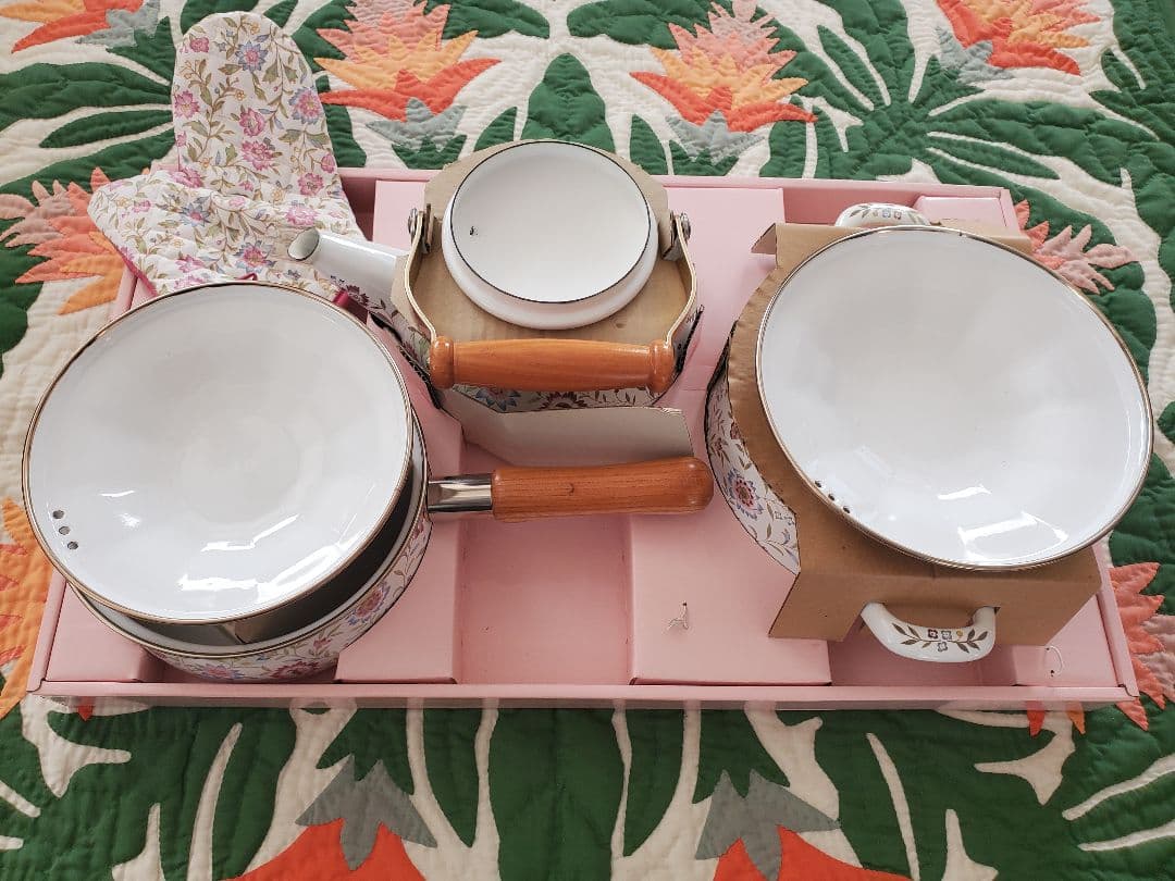 【新品未使用】ピースルピナス エジリー 花柄 鍋 やかん 昭和レトロ ホーロー鍋