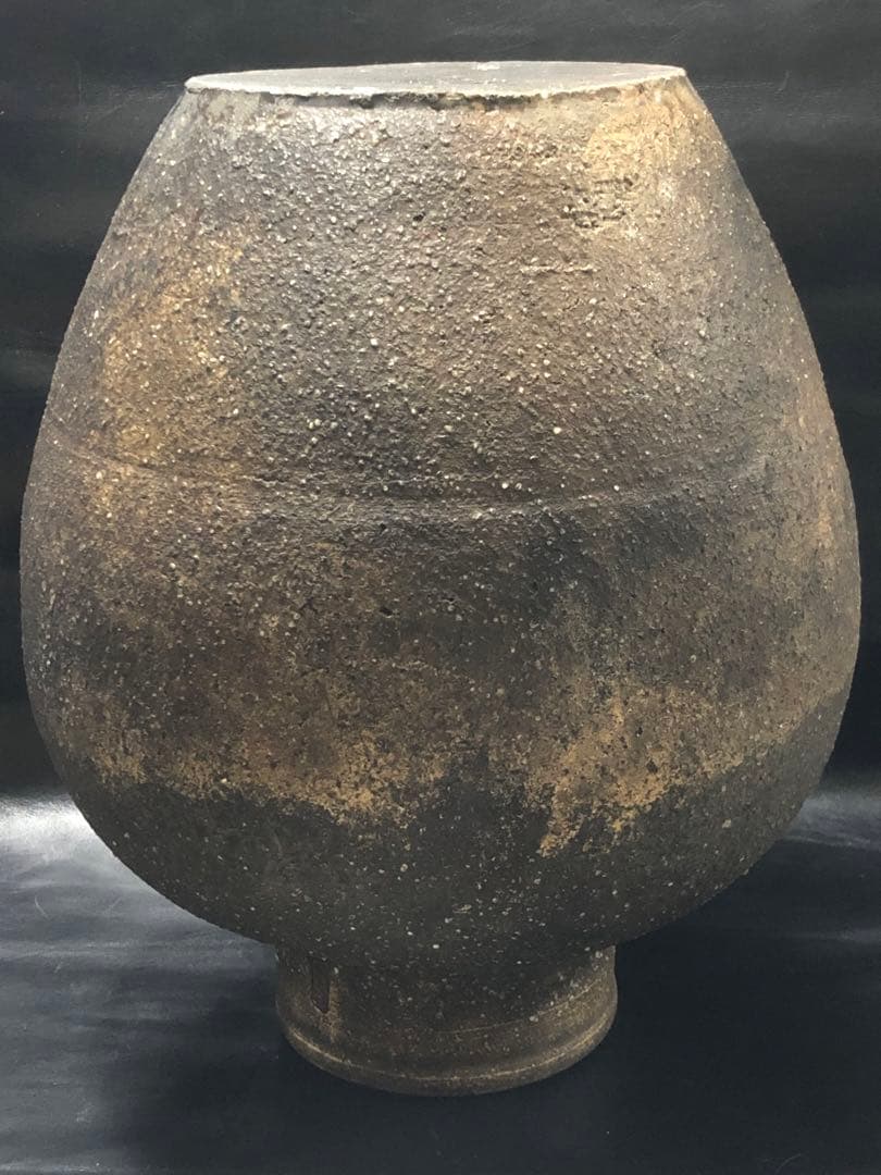 美しい古美術◾️蔵から釉薬のプチプチしたかなり雰囲気のある壺、壷、花瓶が出て来た。