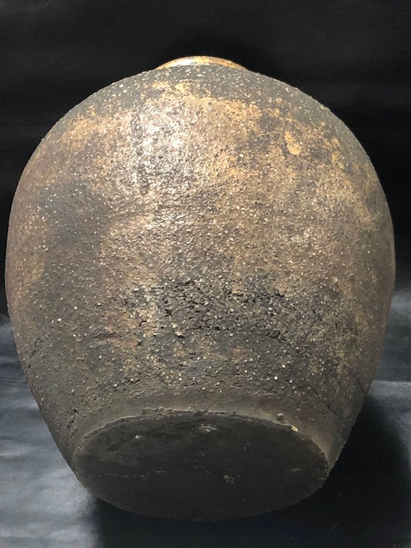 美しい古美術◾️蔵から釉薬のプチプチしたかなり雰囲気のある壺、壷、花瓶が出て来た。