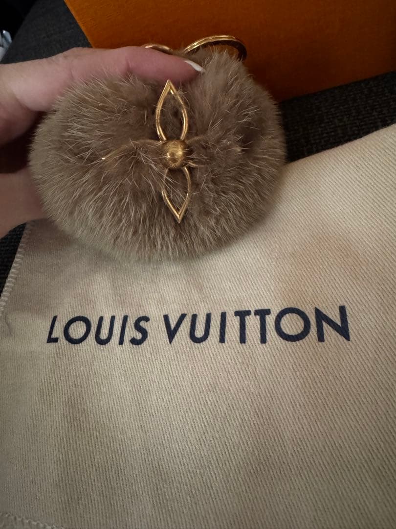 LOUIS VUITTON リアルファーキーホルダー