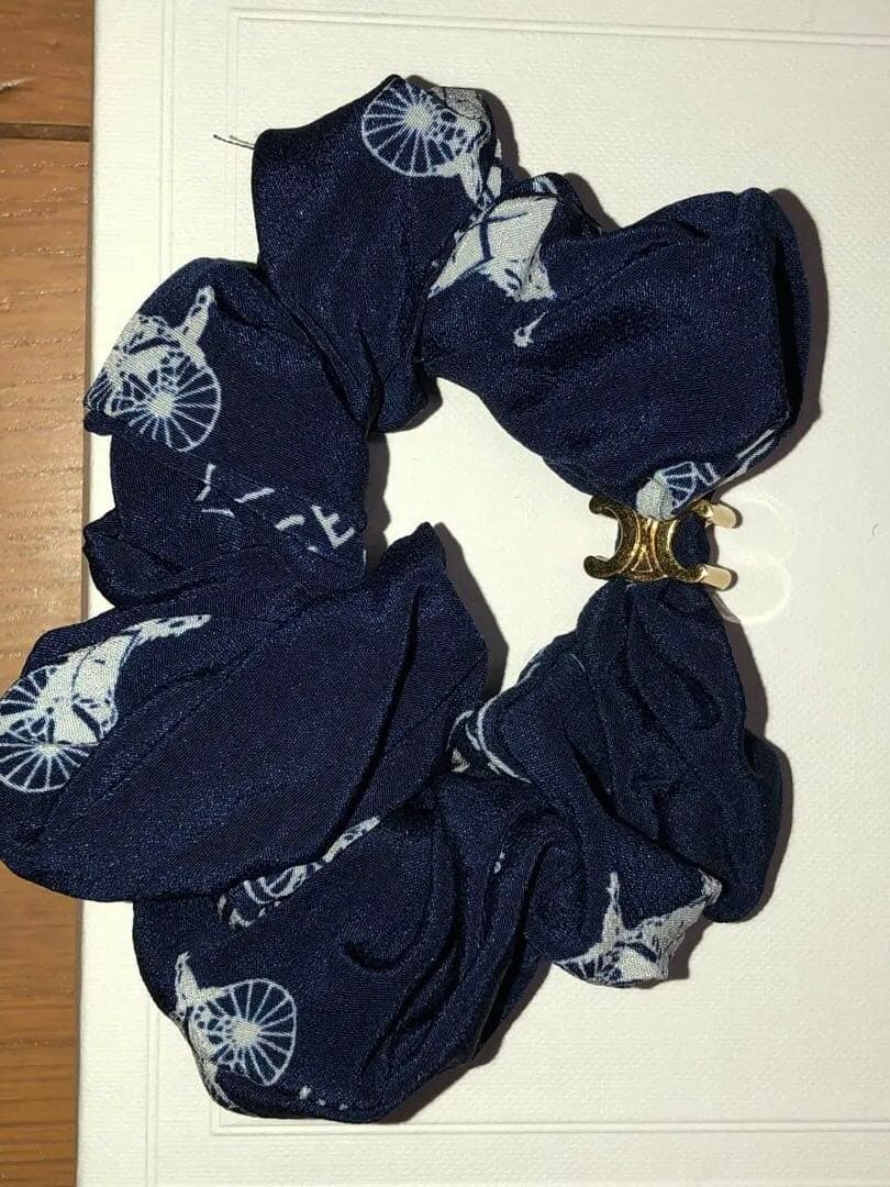 CELINE ネイビー シルクシュシュ