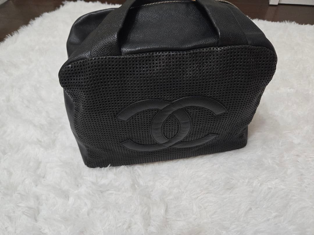 CHANEL パンチングレザーデカココバッ