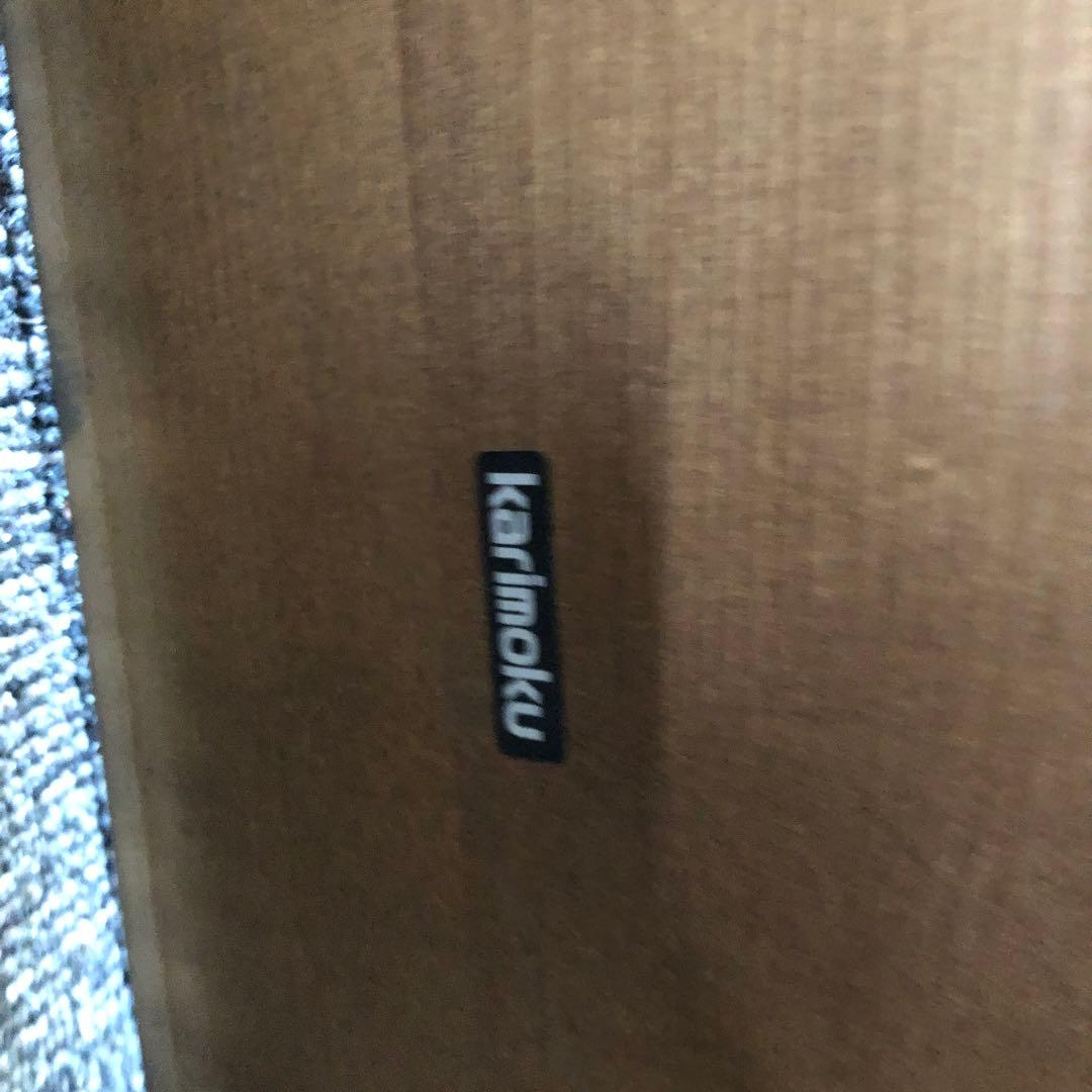 木製ブラウンダイニングテーブル