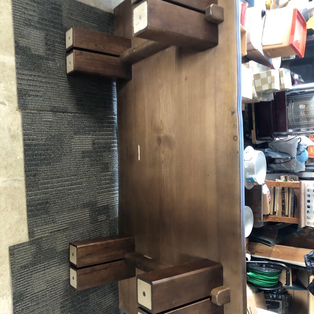 木製ブラウンダイニングテーブル