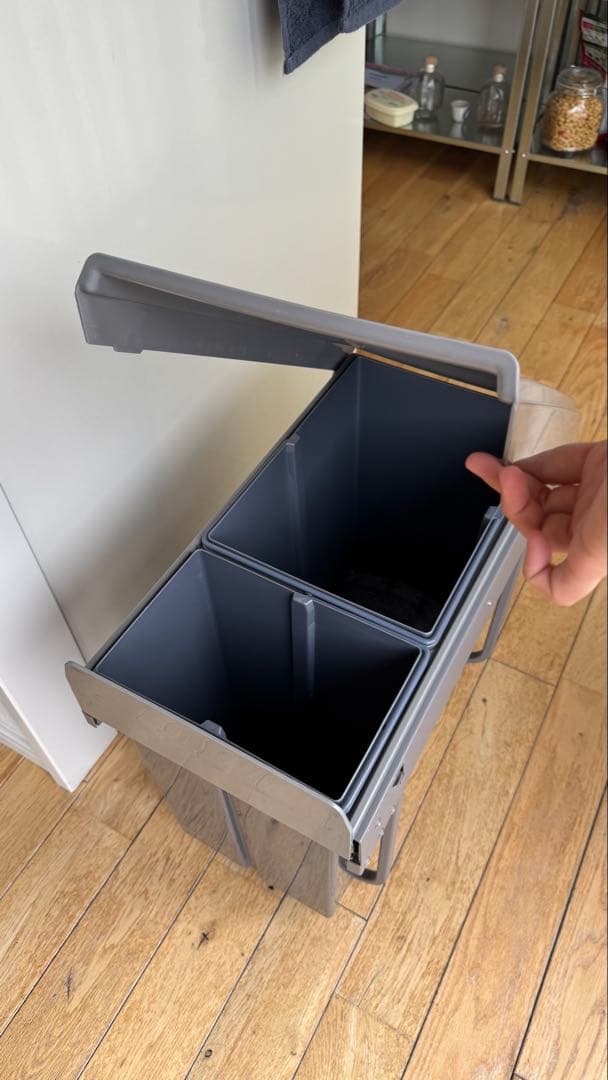 ふた付き二段式グレー引き出し式ゴミ箱