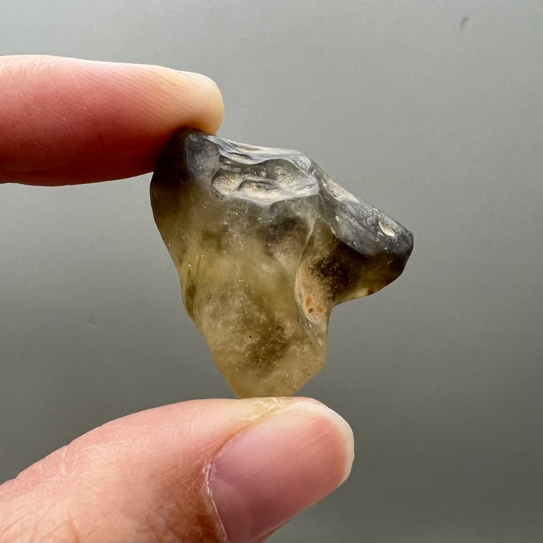 （Libyan31）12.7g稀少ブラックリビアングラス リビア砂漠原石