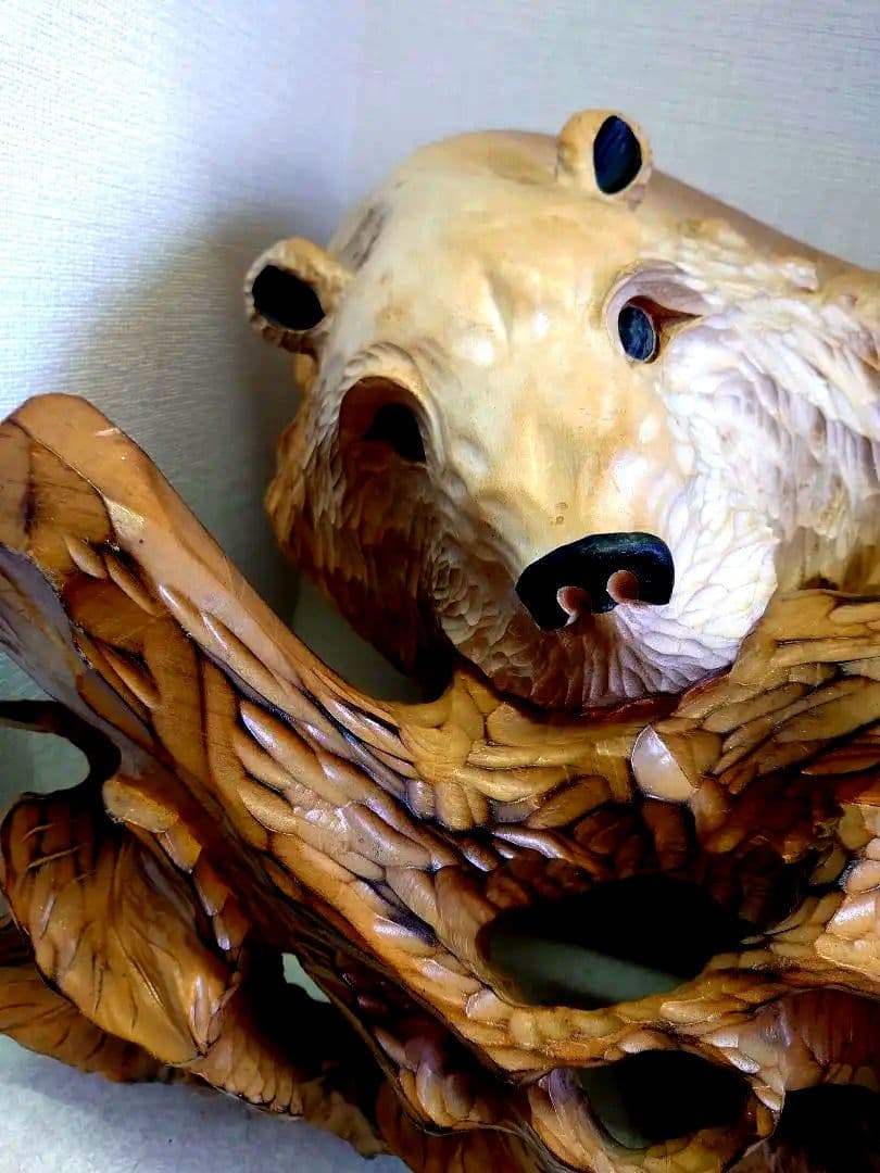 木彫り熊　一刀彫り　葡萄を咥えた熊　オブジェ