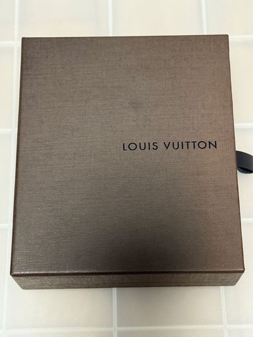 ヴィトン LOUIS VUITTON ジッピー・ パース エピ ブラック