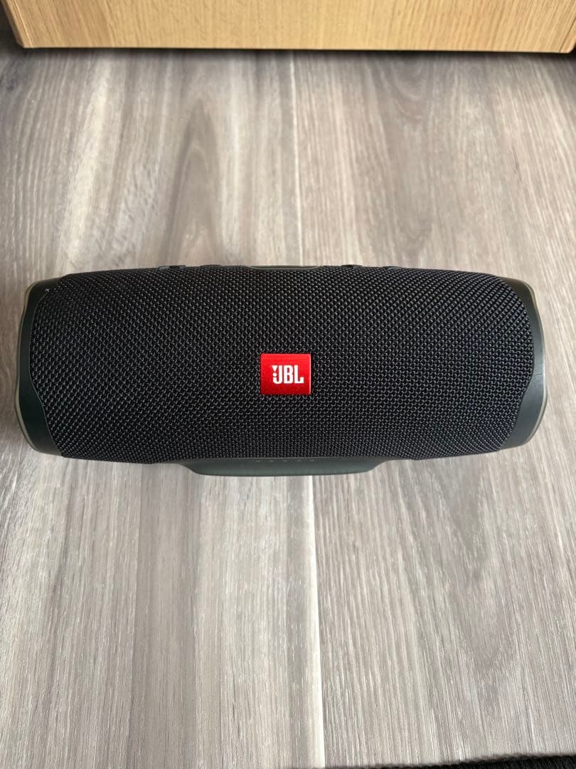 J　JBL CHARGE4