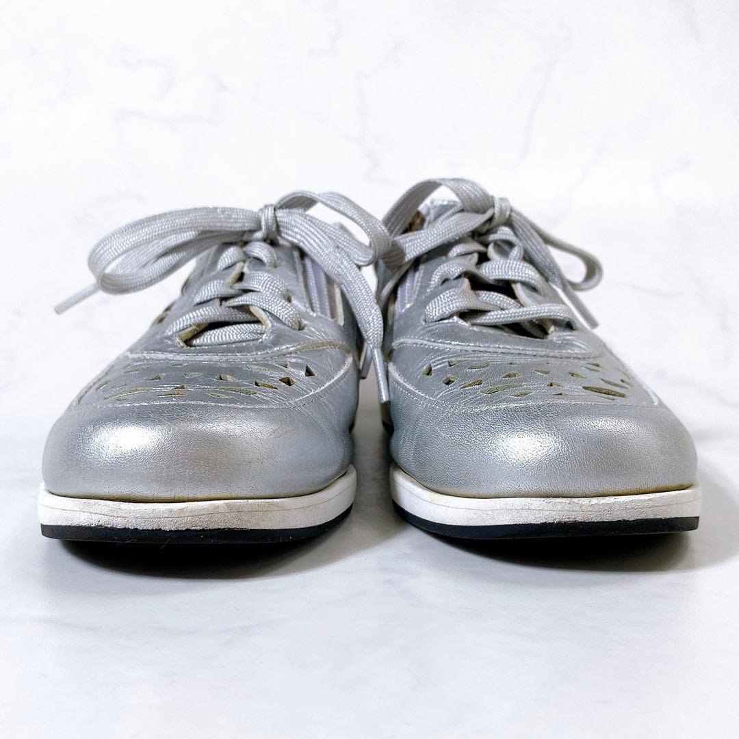 定価3万✨銀座ヨシノヤ カットワーク レザースニーカー 軽量 シルバー 23cm