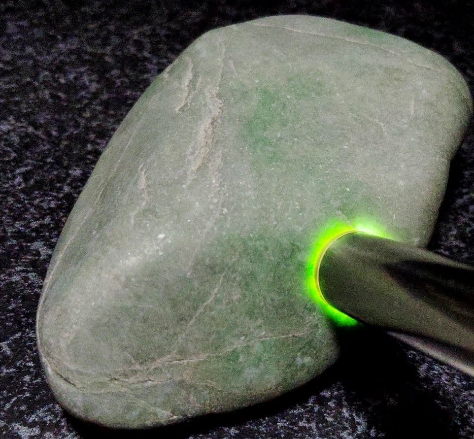 ★翡翠原石★糸魚川硬玉【上質海石・269ｇ】