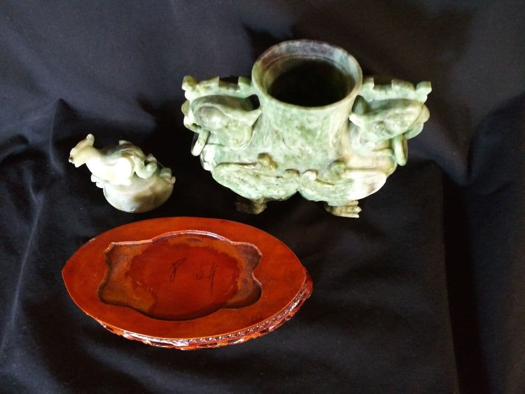 玉製鶏尊　南陽翡翠(独山玉)製　中国工芸品　置物　NO.837