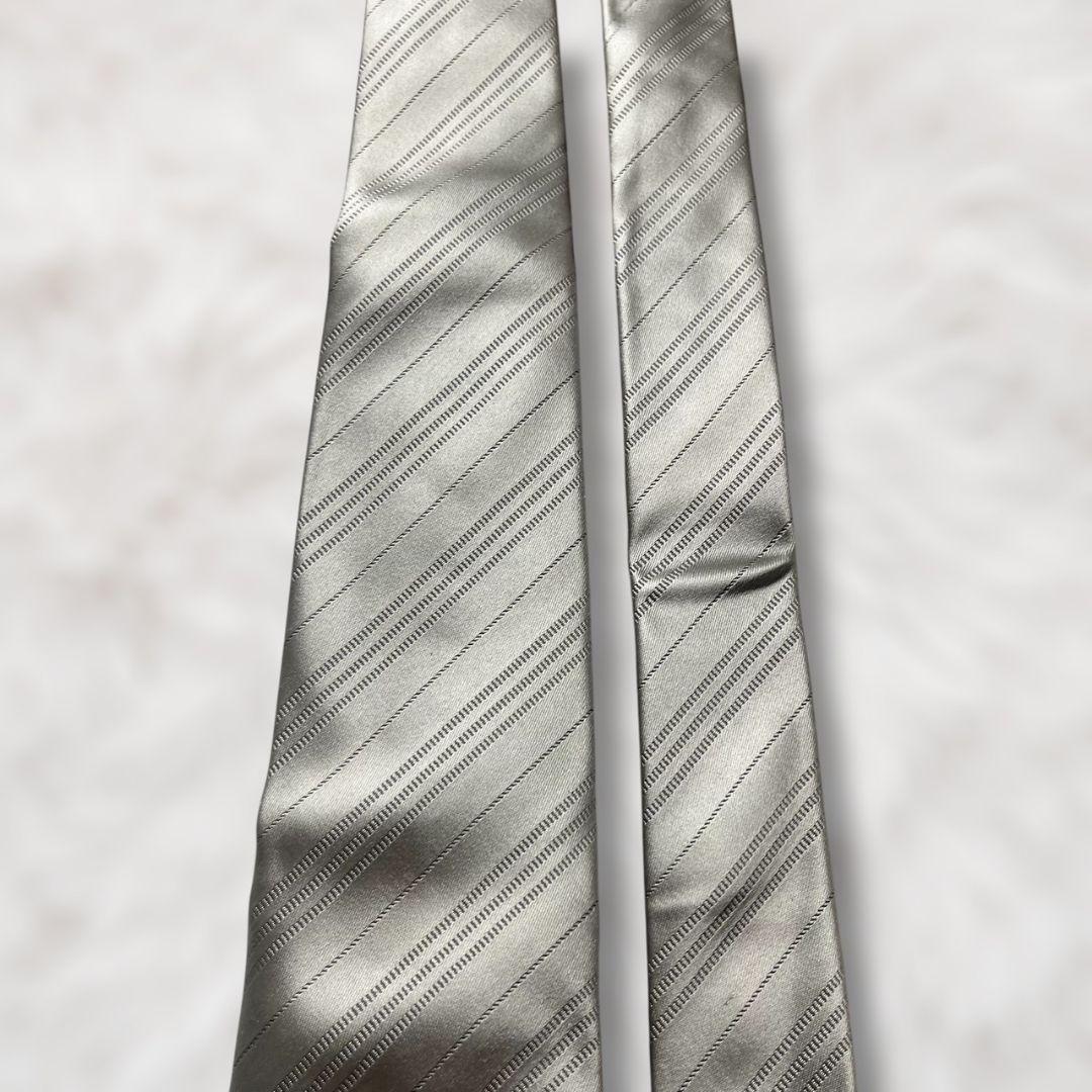 【未使用級✨】バーバリーブラックレーベル ストライプ 光沢 シルバー モノトーン